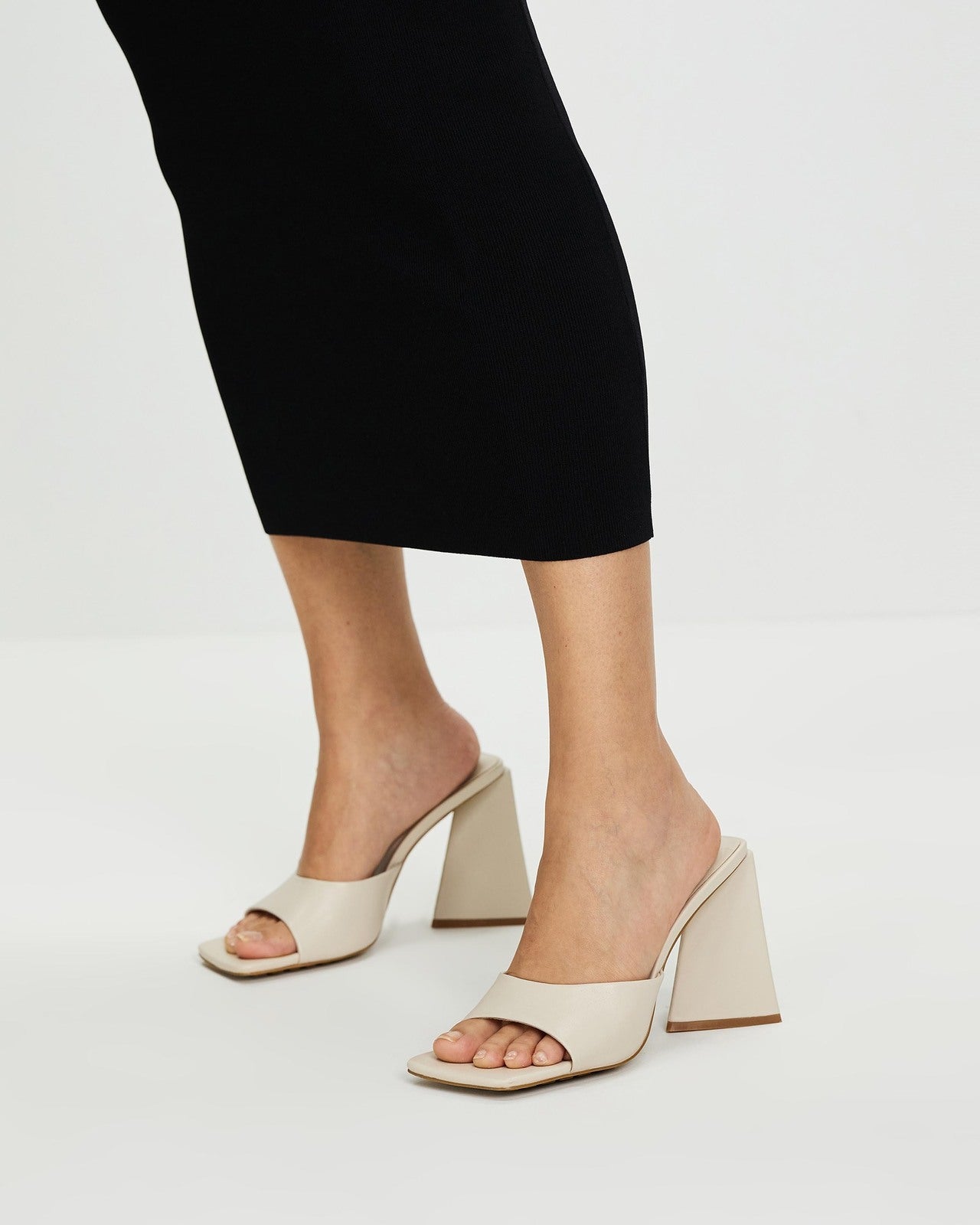 Alias Mae Leather Rini Heel - Size 41